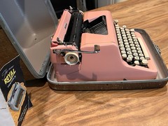 1950s Pink Royal Quiet De Luxe Portable Typewriter Case Brochure Tested Types