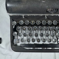 Vintage 1939-1940 Royal Quiet De Luxe Portable Typewriter No Case Untested