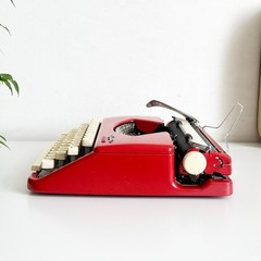 Olympia Splendid 33 Typewriter | 1960s Germany | red | maintained | UPS Express