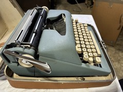 Vintage 1960s Royal Tab-O-Matic Portable Manual Typewriter w/ Case Blue Teal