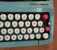 Portable 1960s Smith Corona CORSAIR DELUXE Typewriter Aqua Turquoise Keys Work