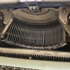 Vtg. Underwood Olivetti Studio 44 Typewriter with Case Made In Barcelona Spain