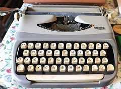 Vintage Royal Royalite Portable Manual Typewriter 50s 60s Made in Holland Case
