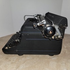 Vintage 40’s Remington Rand KMC Model 17 Desktop Typewriter Black Crinkle Matte