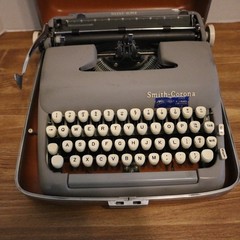 1958 Smith Corona Silent-Super Portable Typewriter Vintage Mid Century w Case