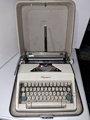 Olympia De Luxe SM7 Typewriter w/ Case Cream Teal Keys 1960s West Germany Pica