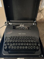 Excellent Cond. 1946 Smith-Corona Clipper Vintage Portable Typewriter