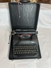 Vintage 1946 Smith Corona 4 Bank Sterling Portable Typewriter & Case – Very Nice
