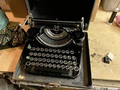 Vintage 1936 Underwood Universal Portable Typewriter Black w/ Case works