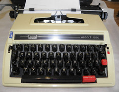 Montgomery Ward Escort 550 Typewriter (Brother JP-7) Works – Needs New Ribbon