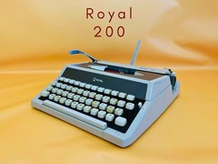 Working Typewriter Royal 200 1970s Gray Manual Typewriter with Case AZERTY