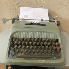 Vtg. Underwood Olivetti Studio 44 Typewriter with Case Made In Barcelona Spain