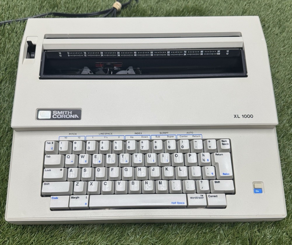 SMITH CORONA XL1000 Electronic Typewriter w/Cover – TESTED – Missing One Part
