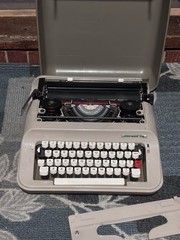 1978 Underwood 319 Produced Spain Vintage Portable For Typewriter Enthusiasts