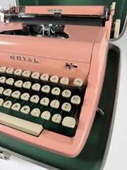 Rare! Original 1957 Vintage PINK Royal Quiet DeLuxe Portable Typewriter w/ Case