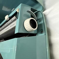 1964 SCM Smith-Corona Corsair Deluxe Typewriter Cover Turquoise Ribbon Vtg Works