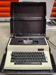 SILVER-REED Electric Typewriter MODEL 8610 Operation not Confirmed Made In Japan
