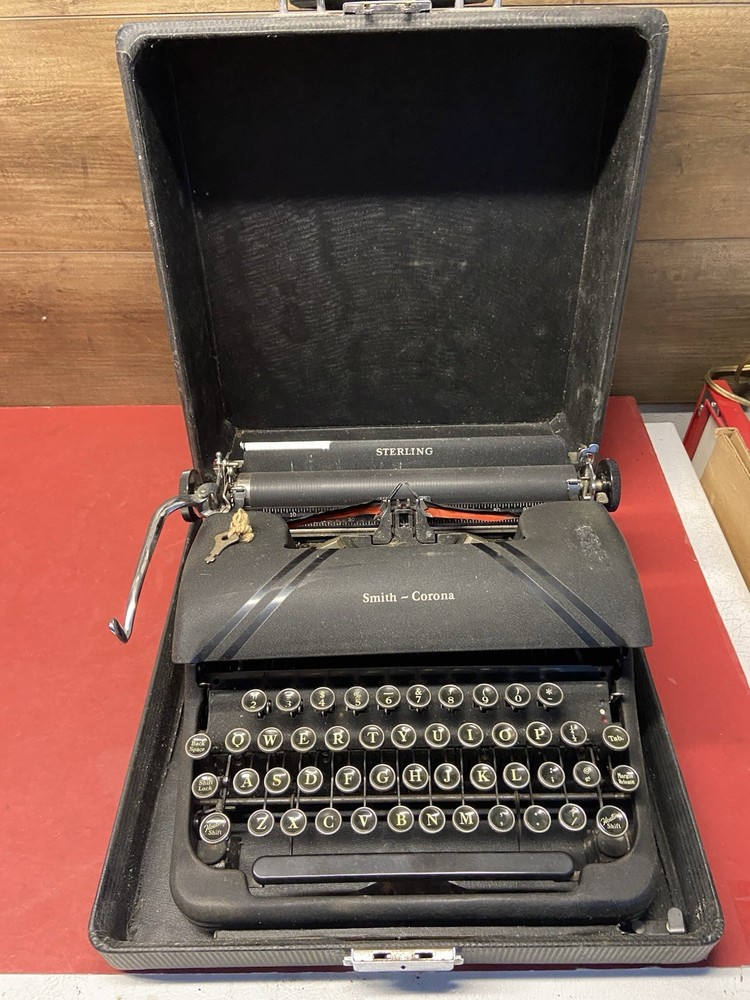 Vintage 1948 Smith Corona Sterling Portable Typewriter & Case Tested & Works