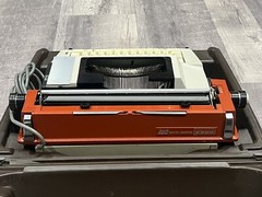 VINTAGE Smith-Corona Coronamatic 2200 Electric Typewriter W/ Case – RETRO/ORANGE