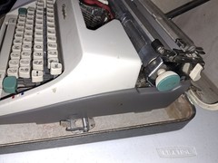 Olympia De Luxe SM7 Typewriter w/ Case Cream Teal Keys 1960s West Germany Pica
