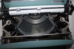 Vintage Olivetti Underwood Lettera 32 Portable Typewriter w/ Case – Italy