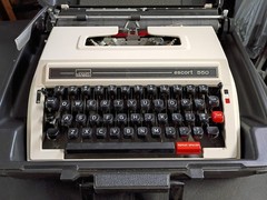 Montgomery Ward Escort 550 Typewriter (Brother JP-7) Works – Needs New Ribbon