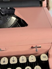 Rare! Original 1957 Vintage PINK Royal Quiet DeLuxe Portable Typewriter w/ Case