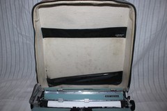 Vintage Olivetti Underwood Lettera 32 Portable Typewriter w/ Case – Italy