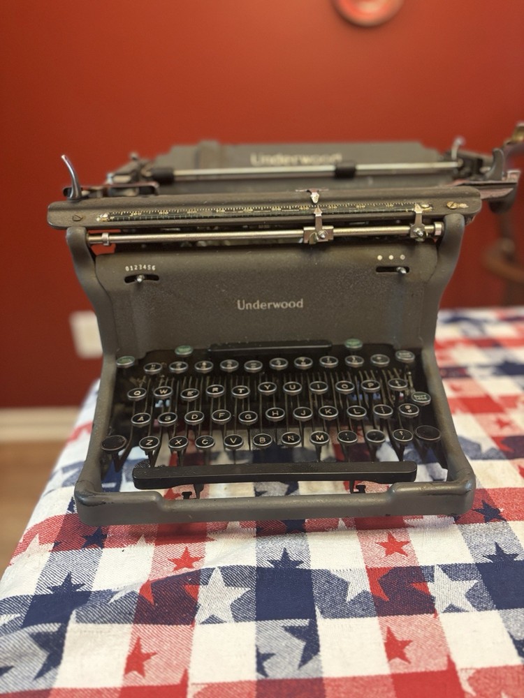 Vintage 1939 Underwood Master Manual Typewriter Model M – Working