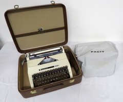 Early 1960’s Swedish Facit 1620 Manual Typewriter in Orig Leather Case Off White