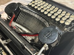 Vintage 1930s Underwood 4 Bank F Model Portable Typewriter/Case
