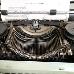 Hermes 9 Typewriter Swiss Made 1960s Vintage Antique PICA English Keyboard Rare