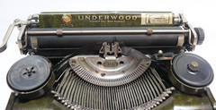 1927 Underwood 4 Bank Portable Typewriter Green Marble Case Types Needs Service
