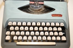1961 Royal Forward I Portable Manual Slim Typewriter w/ Case Made In Holland