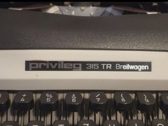 Rare Model Travel Typewriter Privileg 315TR Breitwagen Vintage *Great Condition