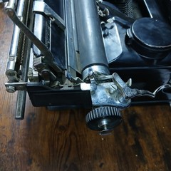 1930’s Royal KHM Working Antique Desktop Typewriter in good condition TD