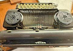 MINTY 1930s Royal Junior Typewriter Gloss Black Glass Keys WORKS Smooth W/ Case