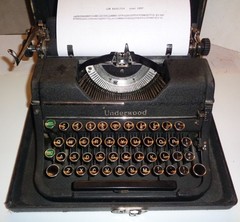 Nice Underwood Universal Portable Typewriter 1937 w/ Case “Typemaster” Working