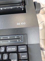 Smith Corona SE100 Electric Typewriter With Case And Powercord