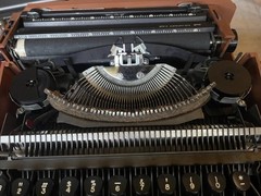 Smith Corona SUPER-G Ultra-Portable Manual Typewriter in Good Condition