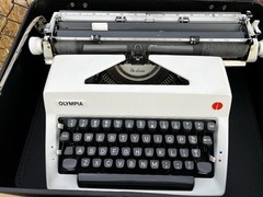 1972-73 Olympia SM9 Mint Condition With Typewriter Cover