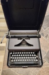 Vintage 1930’s Royal Model O Portable Typewriter Black 