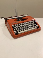 HERMES BABY. POP ART. ORANGE PICA TYPEWRITER. 1977. MID CENTURY