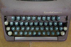 Mid Century LC Smith & Corona Portable Manual Clipper Typewriter
