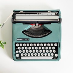 Olivetti Lettera 82 | Typewriter | Working | 1980s | UPS 3-Day to US/CAN
