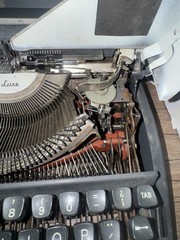 Olympia De Luxe Typewriter Spanish Keyboard Ñ Made In Germany Case An Tested