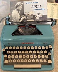 Vintage 1957 Royal Quiet Deluxe Teal Blue Typewriter & Tweed Case VGC New Ribbon