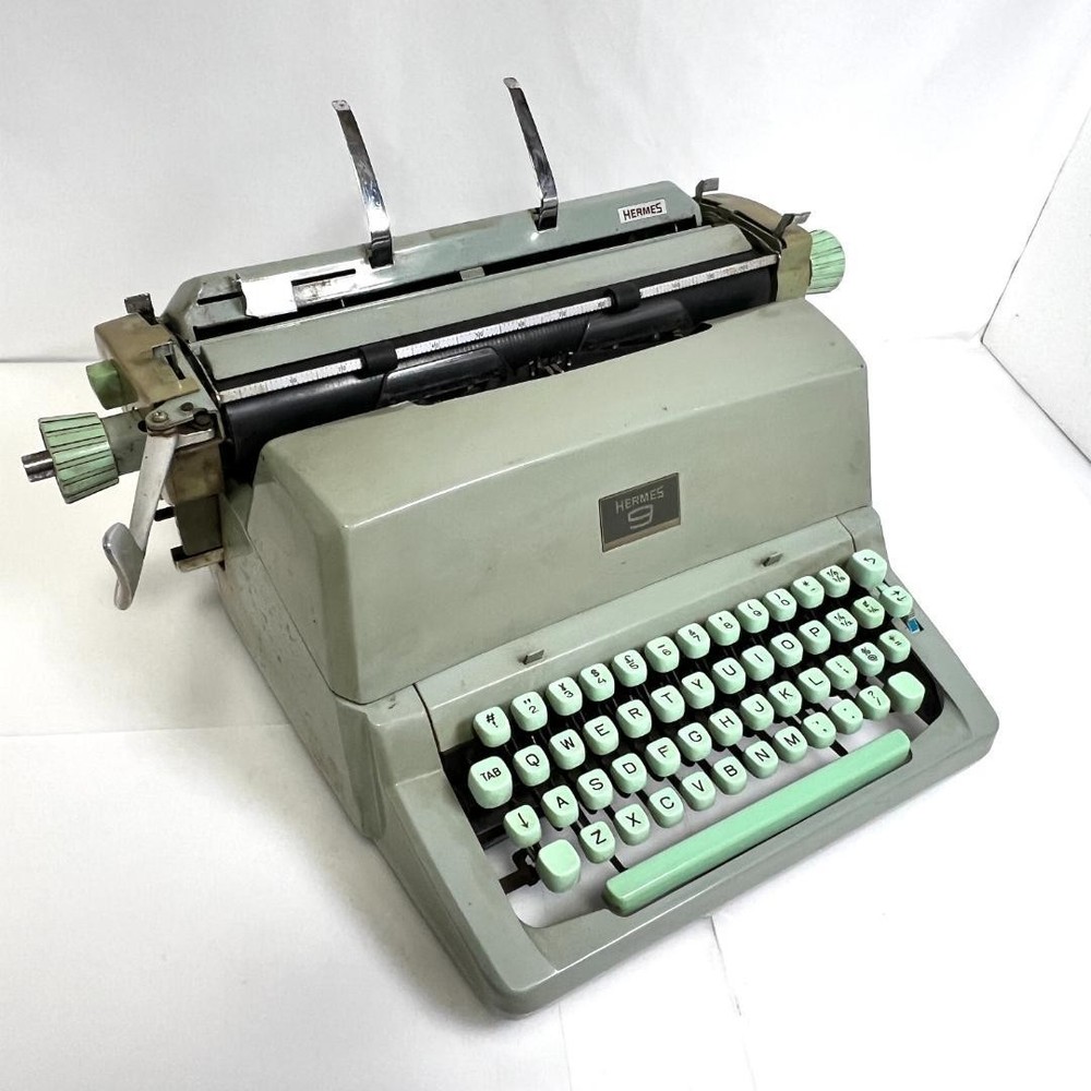 Hermes 9 Typewriter Swiss Made 1960s Vintage Antique PICA English Keyboard Rare