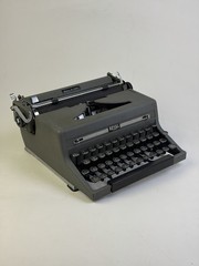 1949 Royal Quiet DeLuxe Typewriter – Unique Mathematical Keyboard