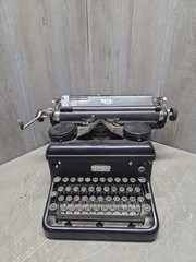 1930’s Royal Antique Desktop Typewriter (Needs Work)